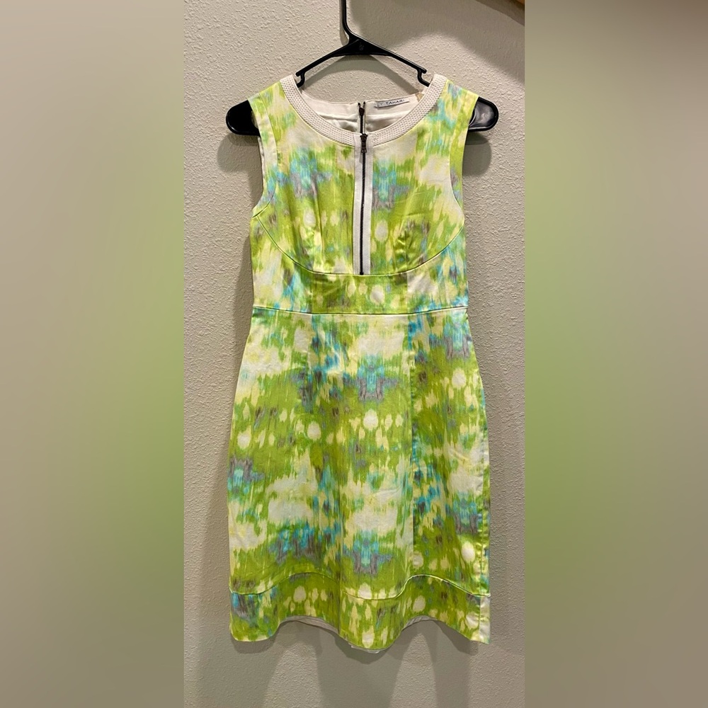 Tahari sleeveless with zip detail summer  dress ( white/ yellow/ green print )